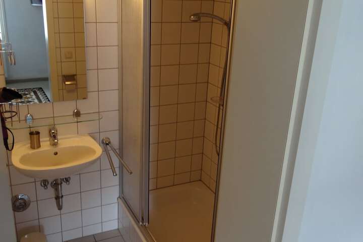 Room 16 of 29