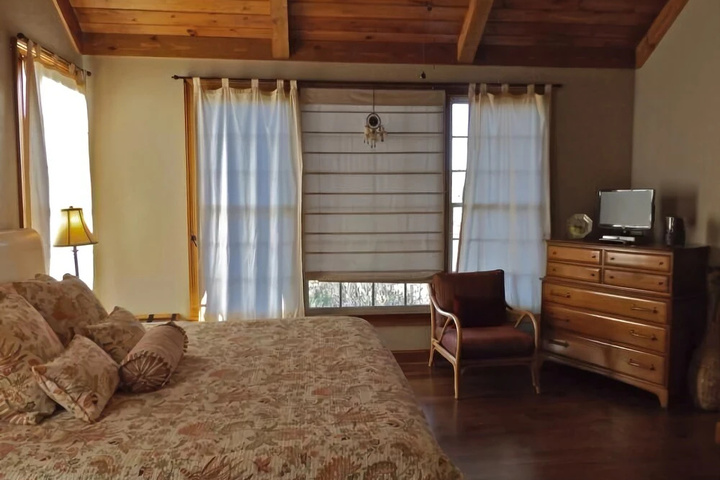 Room 4 of 24