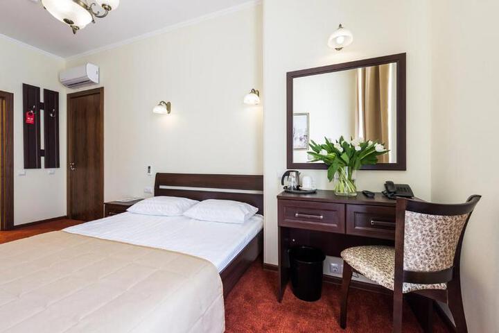 Room 8 of 10