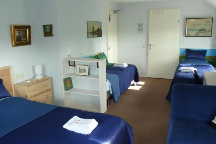 Room 2 of 5