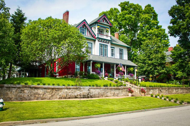 Evans Holly Grove Inn B & B