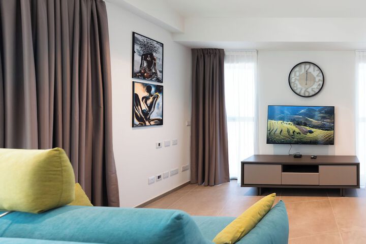 Room 9 of 42