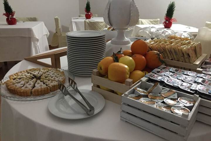 Breakfast/Coffee Service 20 of 32