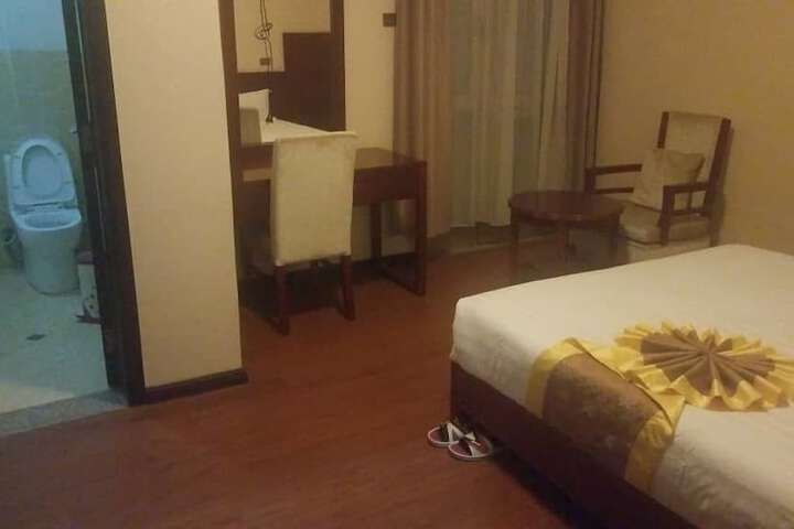 Room 8 of 15