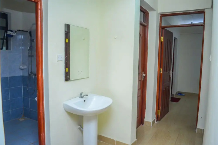 Room 6 of 12