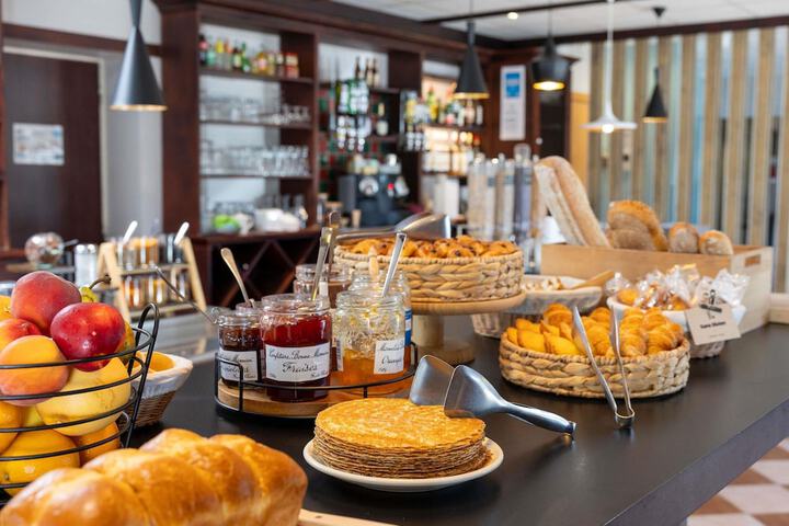 Breakfast/Coffee Service 29 of 57