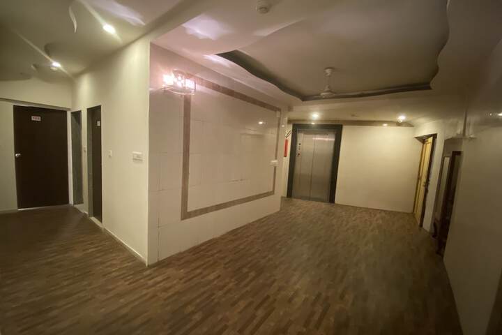 Ballroom/Hall 44 of 52