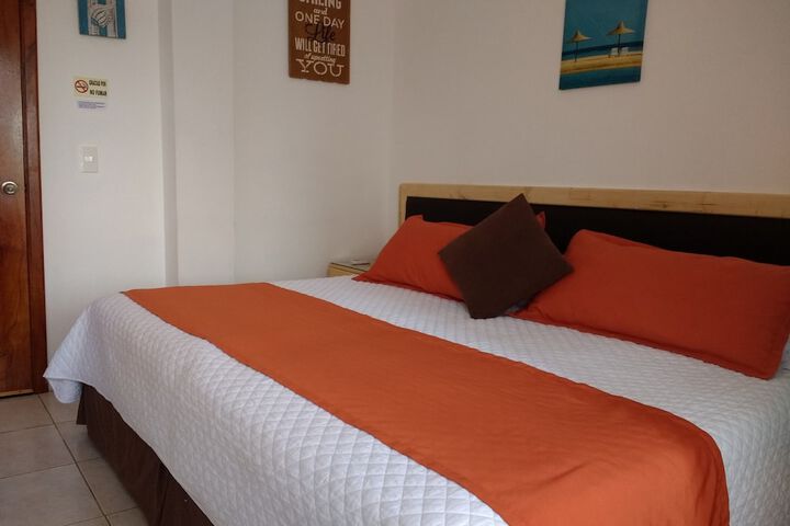 Room 4 of 76