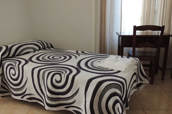 Room 3 of 38