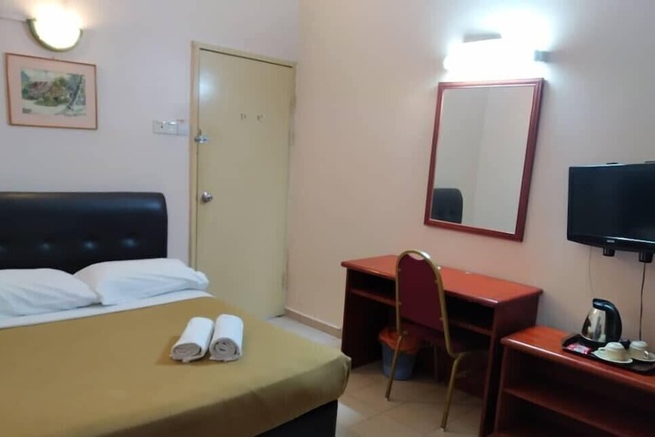 Room 8 of 37