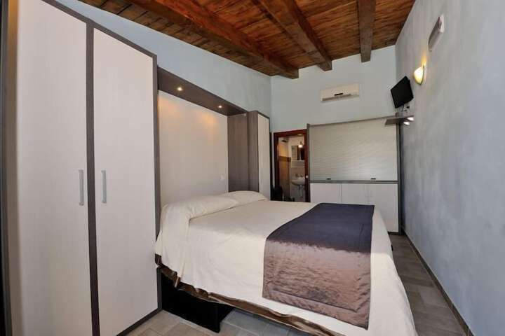 Room 16 of 59