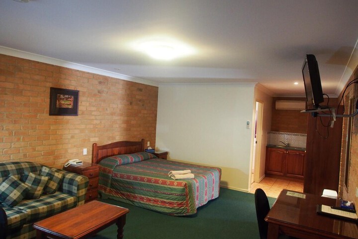 Room 9 of 37
