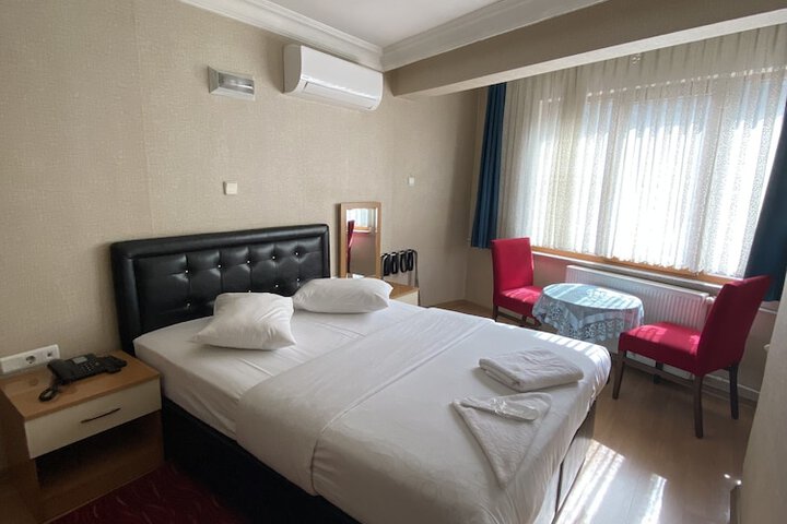 Room 12 of 32