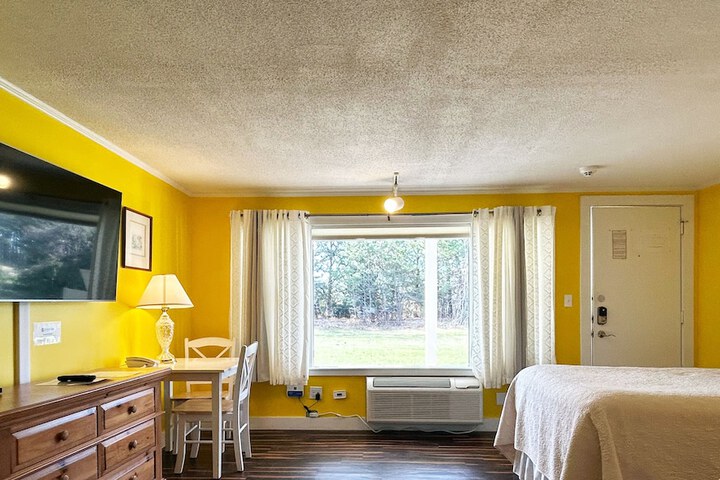 Room 40 of 212