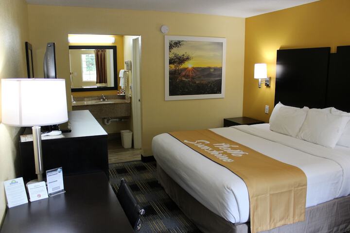 1 King Bed (7 of 12)