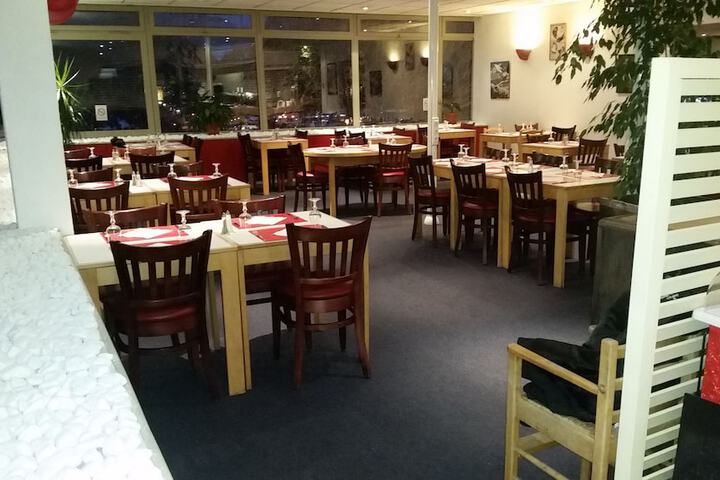 Dining 31 of 47
