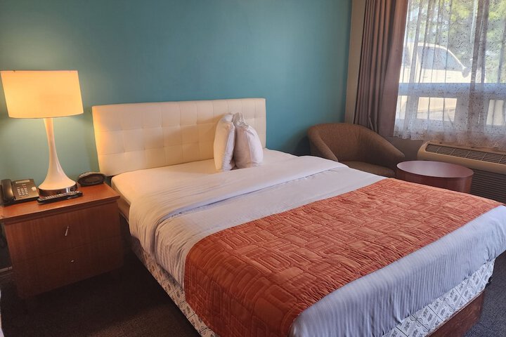 2 Queen Beds (9 of 10)