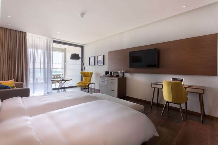 Room 28 of 165