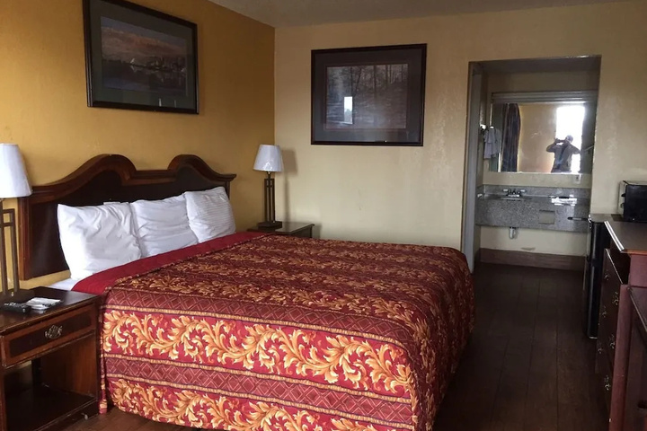 Room 4 of 30