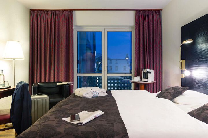 Room 16 of 49