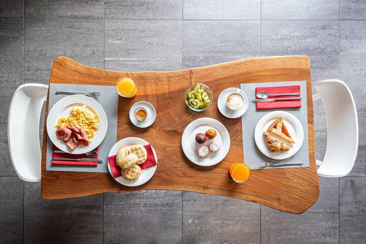 Breakfast/Coffee Service 62 of 86