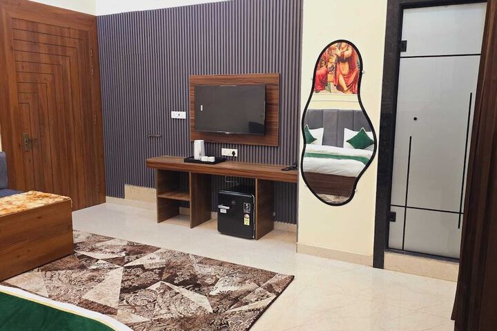 Room 11 of 23