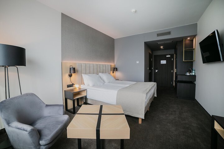 Room 8 of 35