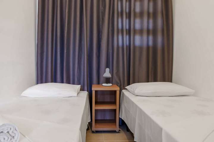 Room 15 of 99