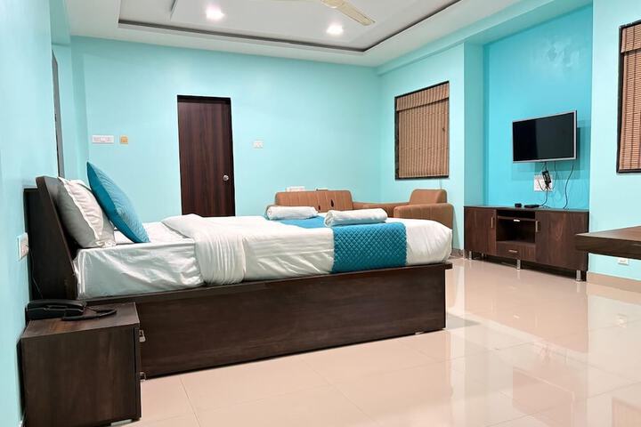 Room 9 of 38