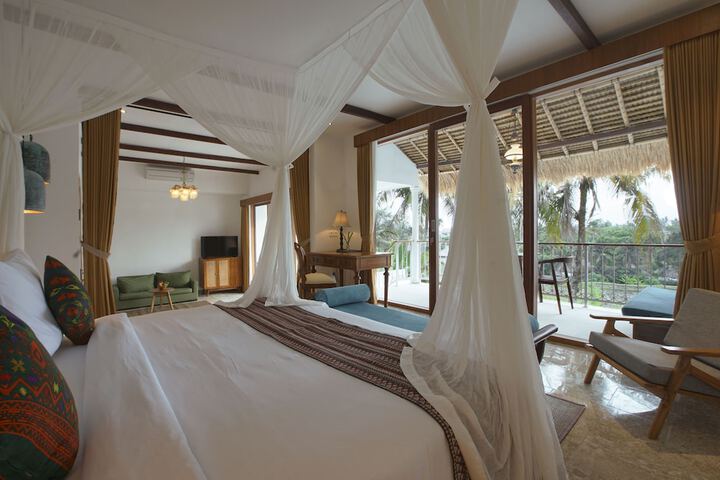 Room 4 of 32