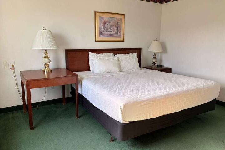 Room 27 of 73