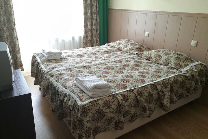 Room 4 of 63