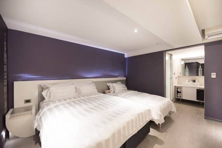 Room 13 of 64