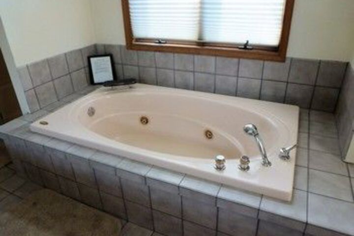 Hot Tub 16 of 23