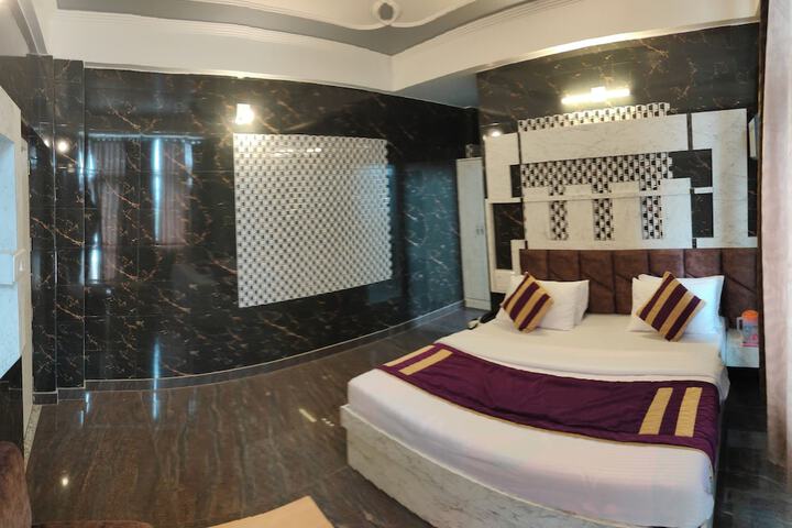 Room 10 of 19