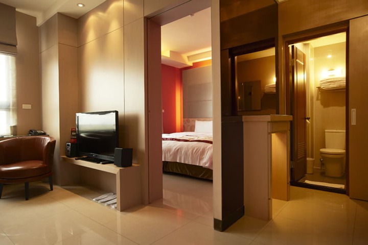 Room 11 of 29
