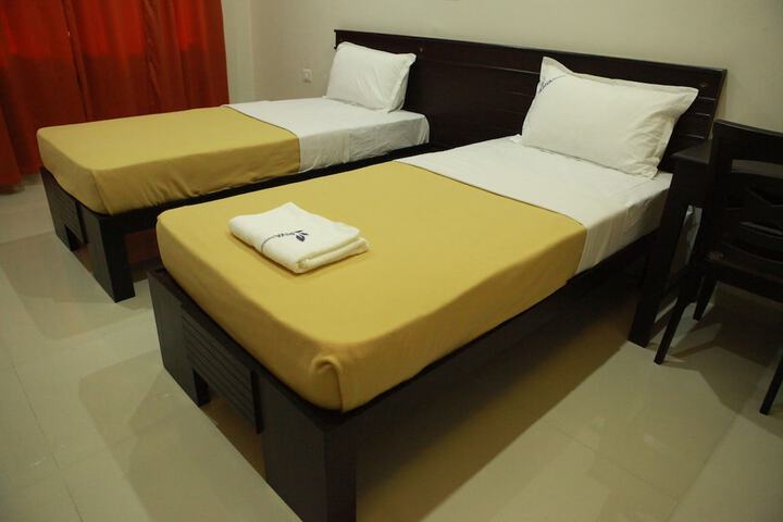 Room 9 of 16