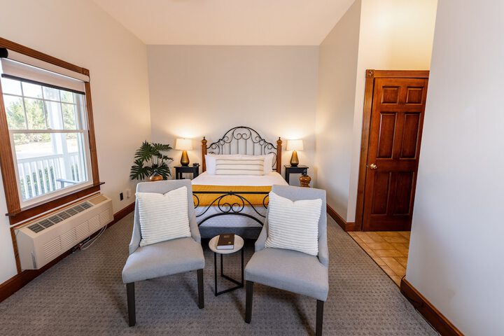 Room 13 of 83