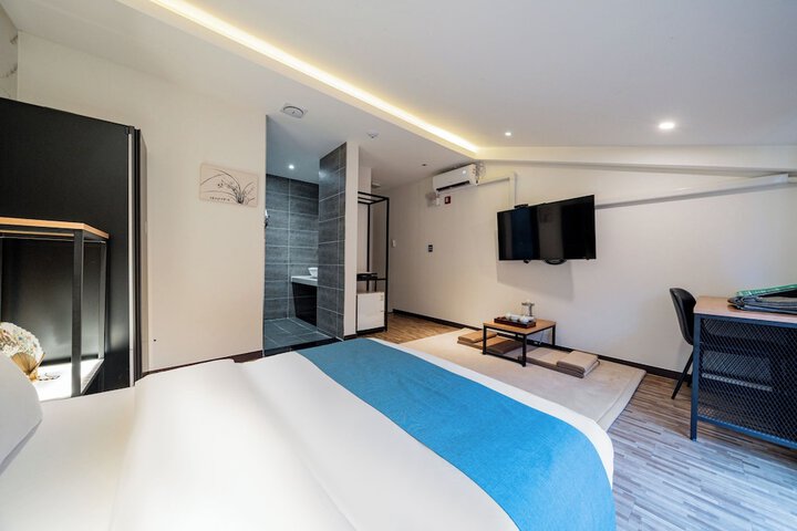 Room 51 of 85