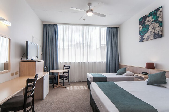 Room 27 of 33
