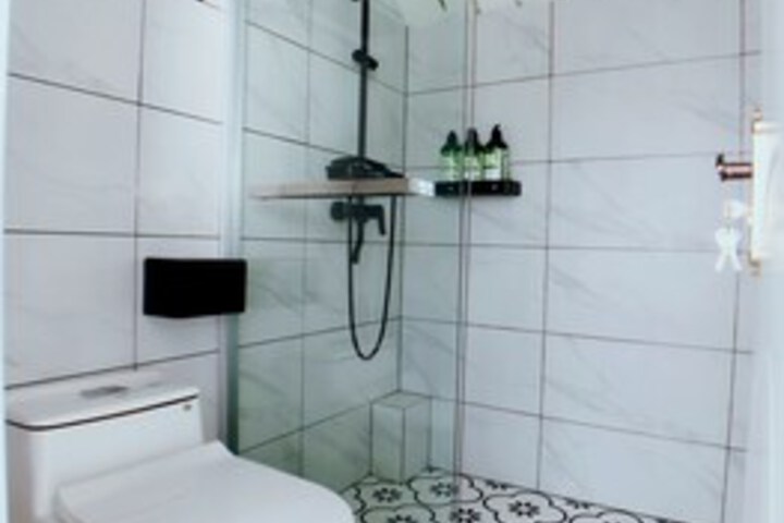 Room 3 of 62