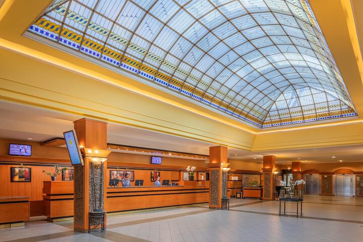 Entrance & Lobby