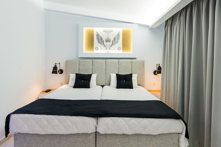 Room 16 of 35