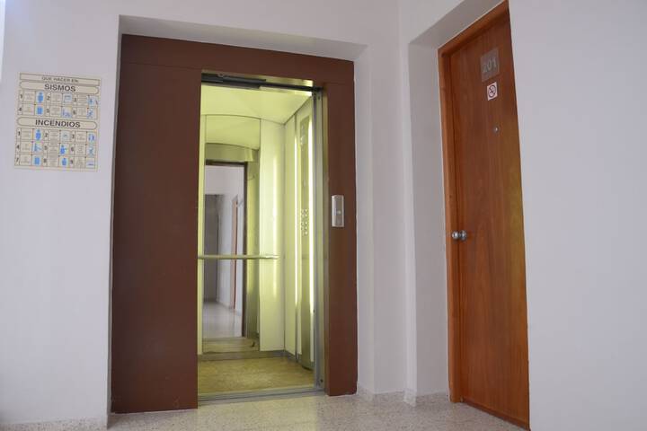 Ballroom/Hall 18 of 22