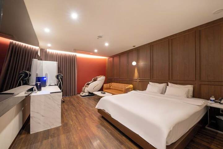 Room 9 of 29