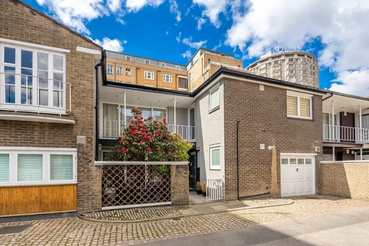 Altido Elegant 3-Bed House W / Patio & Free Parking in Knightsbridge