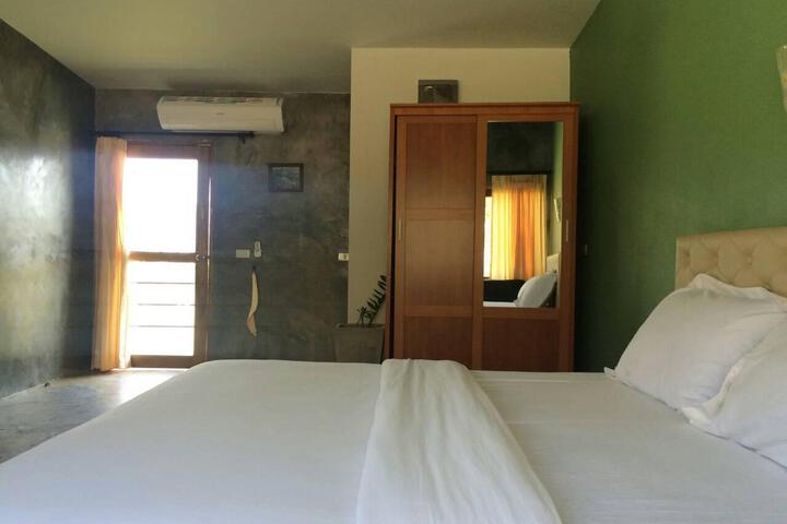 Room 3 of 6