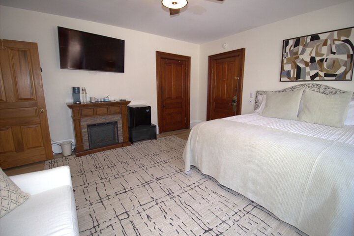 Room 3 of 9