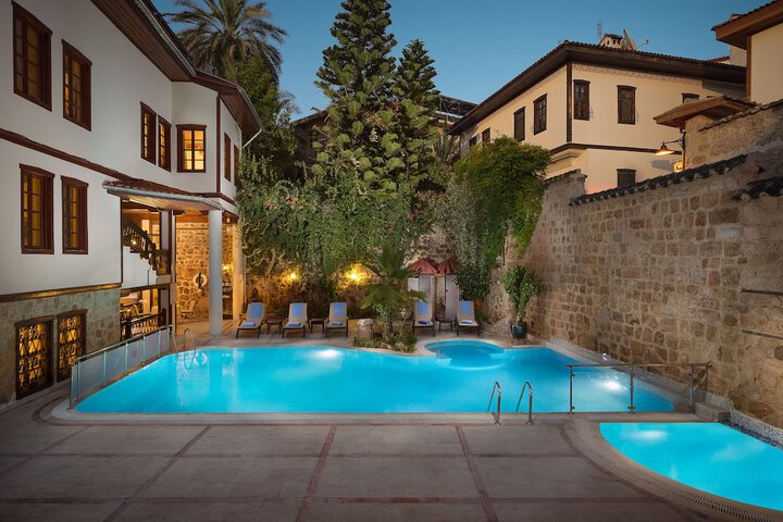 Hotel with Pool
