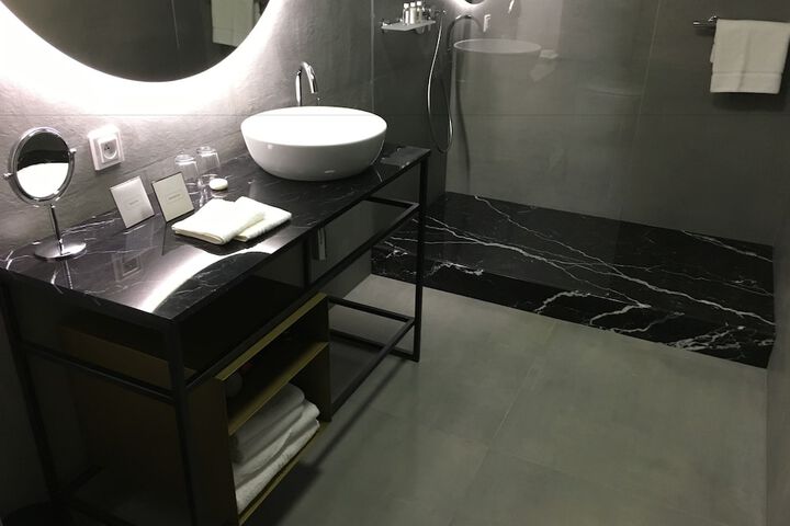Room 79 of 82
